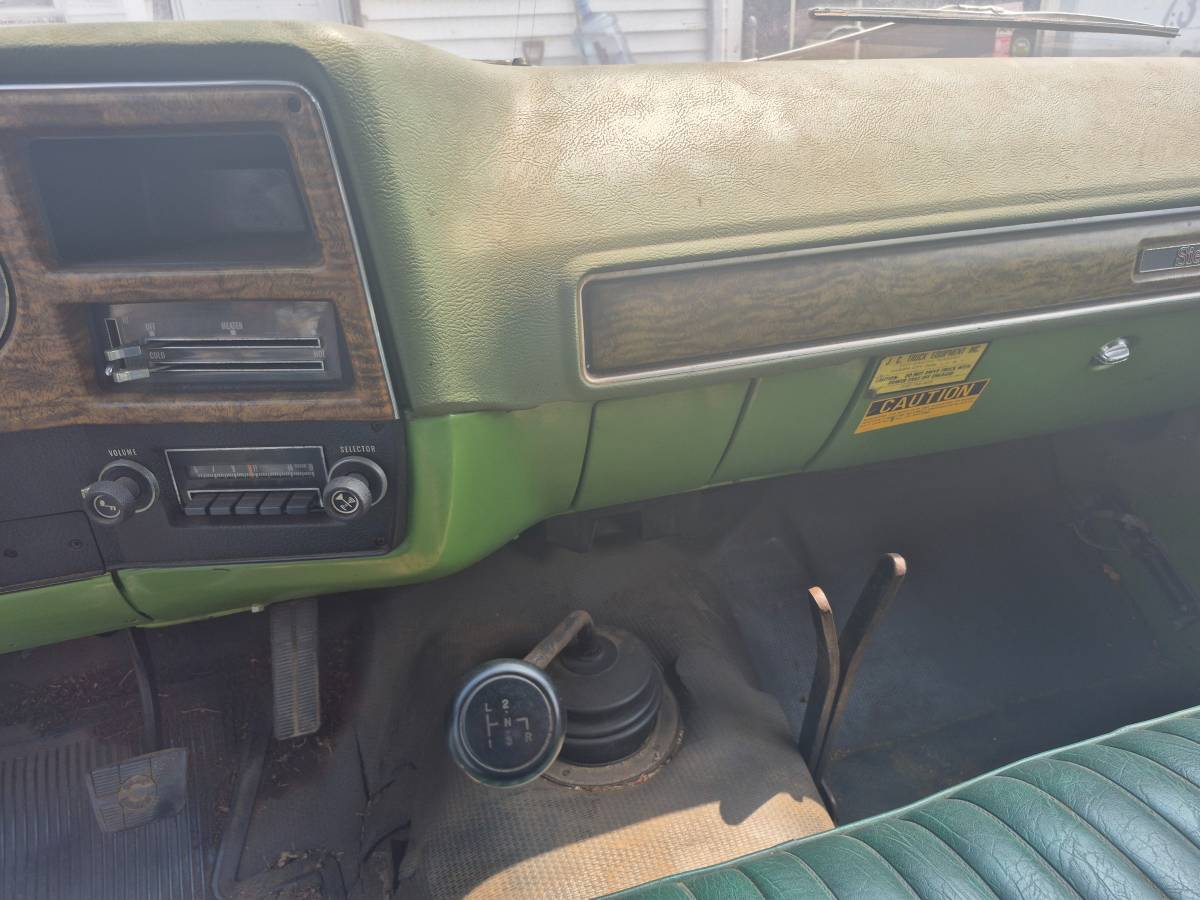 Gmc-sierra-1975-red-8