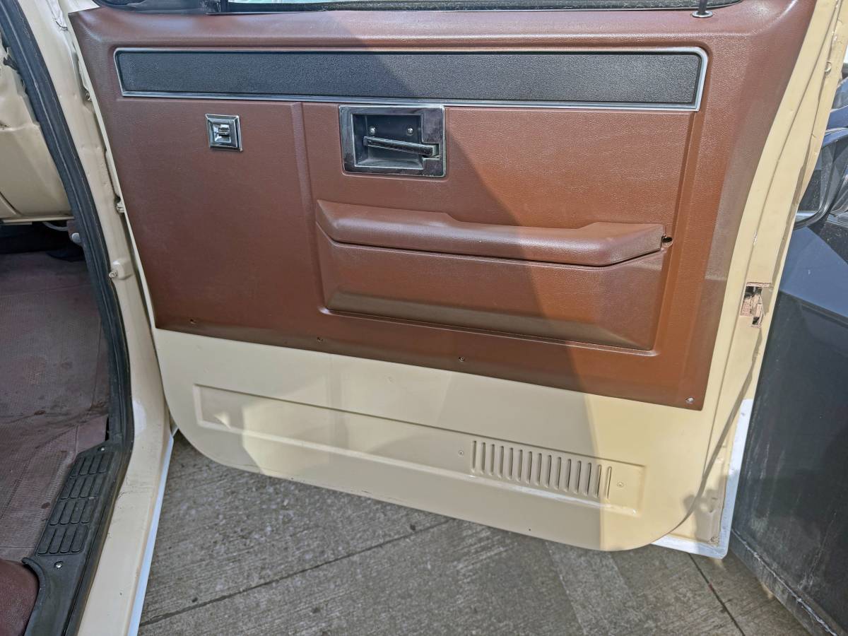 Gmc-sierra-1984-10