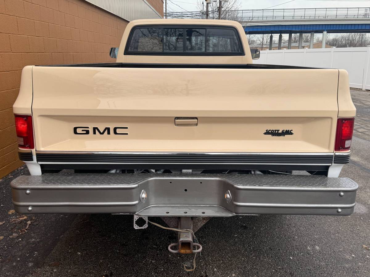 Gmc-sierra-1984-14