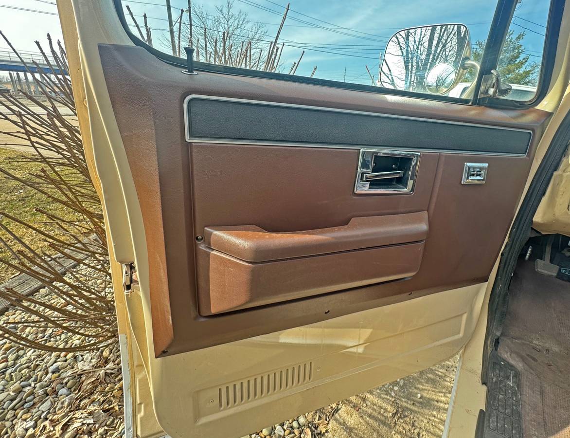 Gmc-sierra-1984-8