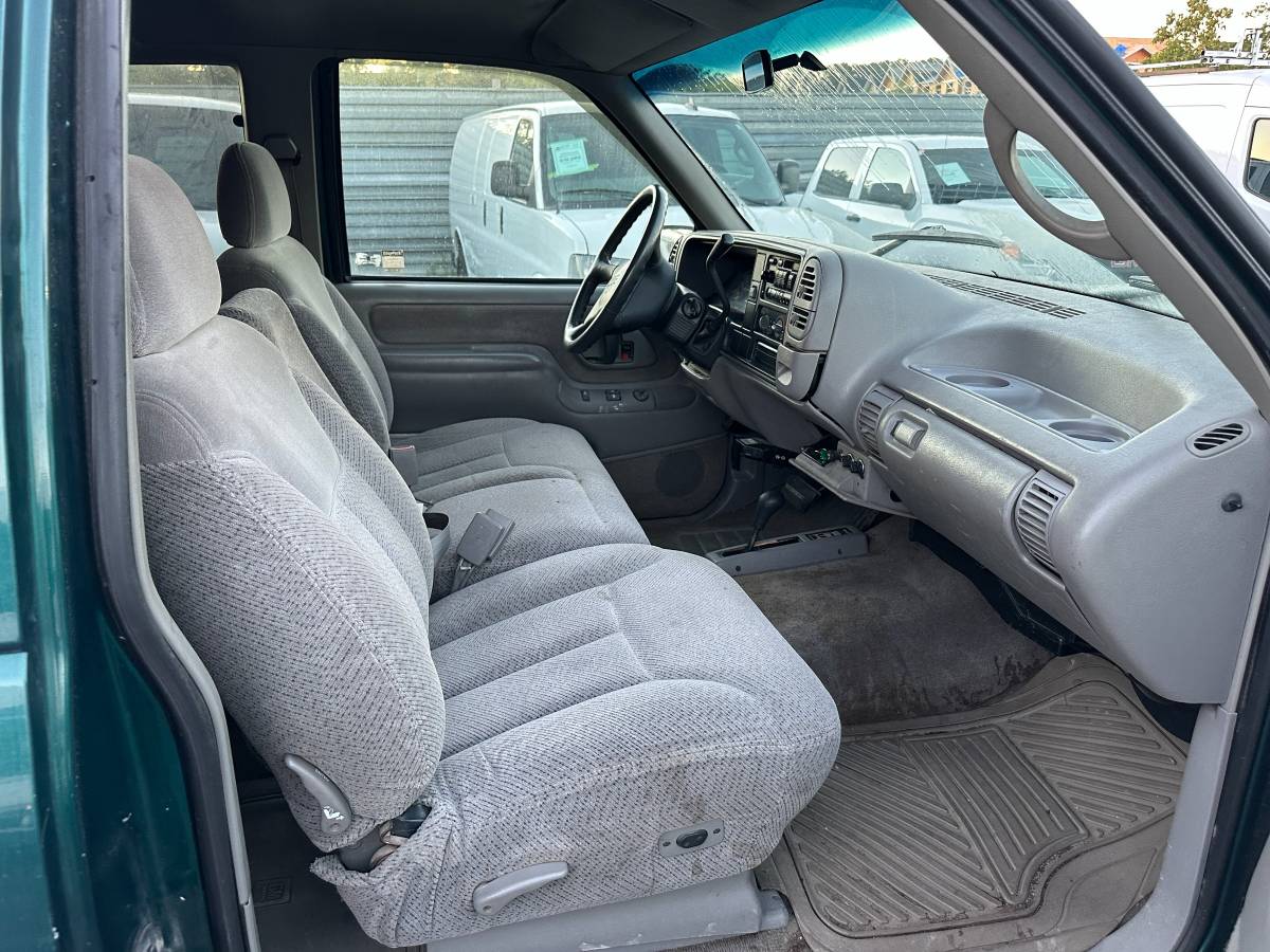 Gmc-sierra-2500-1995-green-13