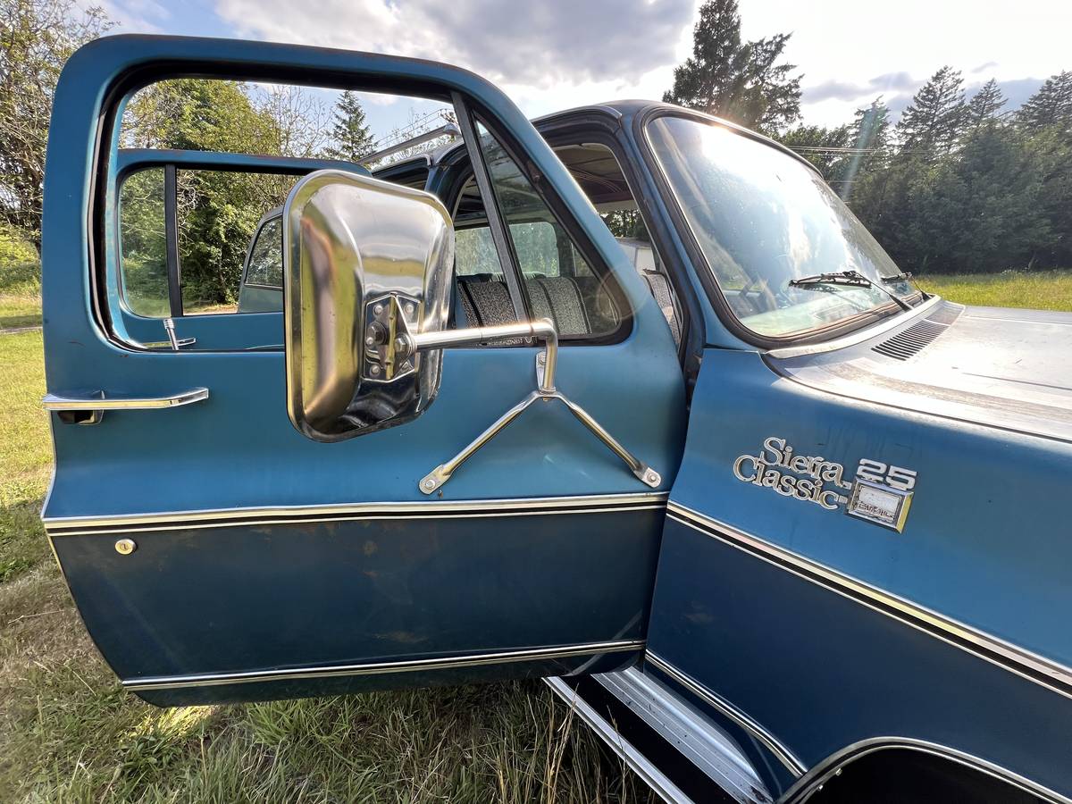 Gmc-sierra-2500-classic-1979-blue-21
