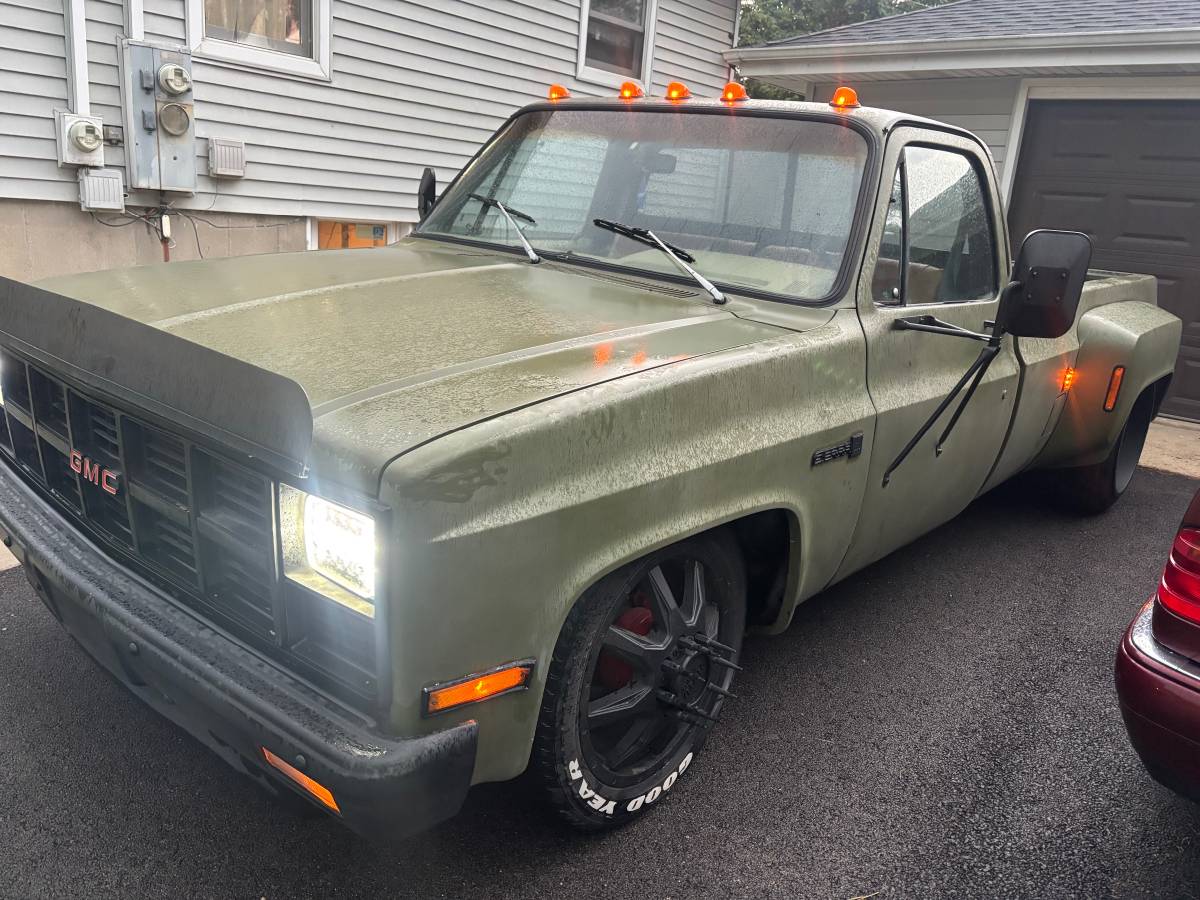 Gmc-sierra-3500-1982-green-1