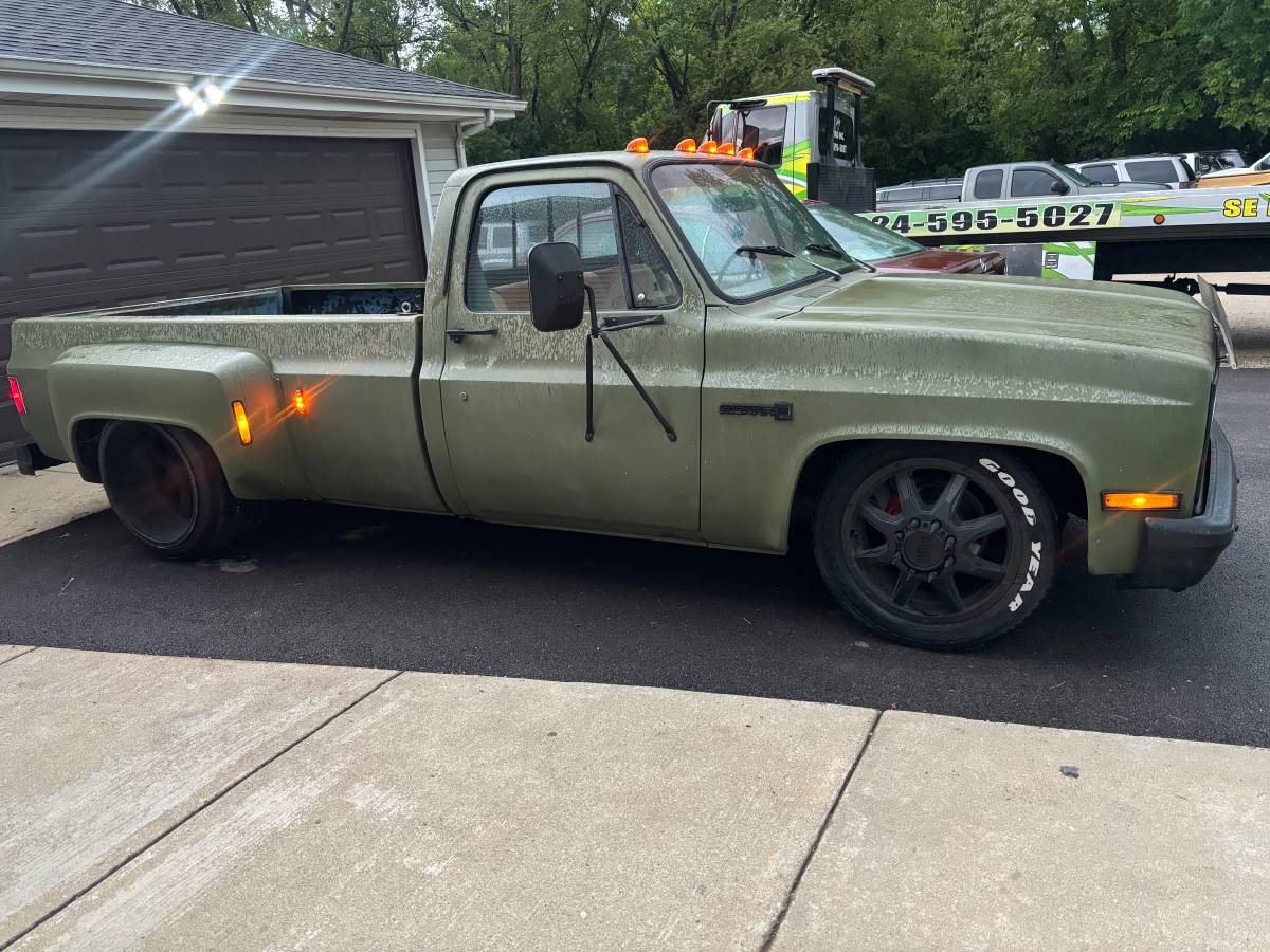 Gmc-sierra-3500-1982-green-2