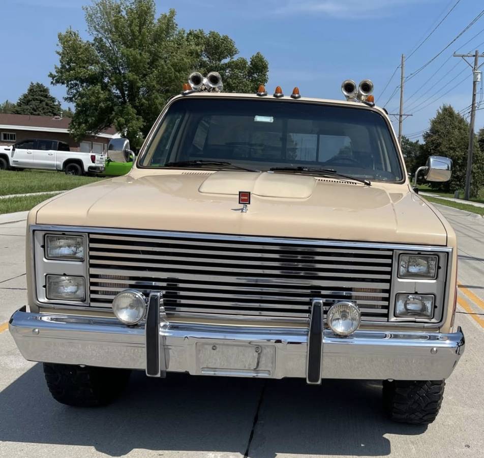 Gmc-sierra-c2500-classic-1985-red-1