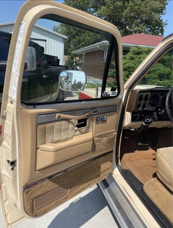 Gmc-sierra-c2500-classic-1985-red-2