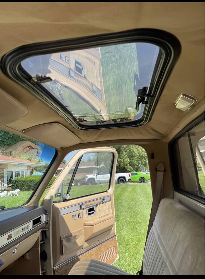 Gmc-sierra-c2500-classic-1985-red-4