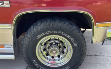 Gmc-sierra-c2500-classic-1985-red-7