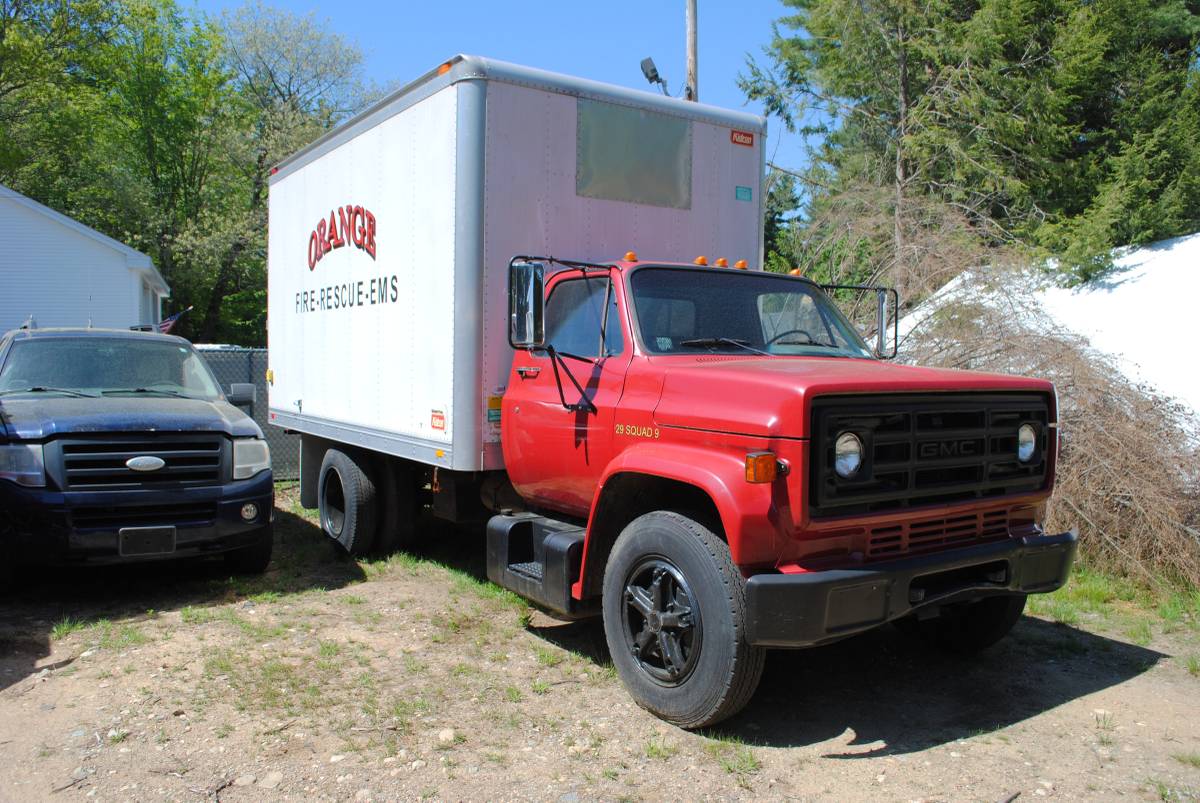 Gmc-sierra-c6000-diesel-1981-red