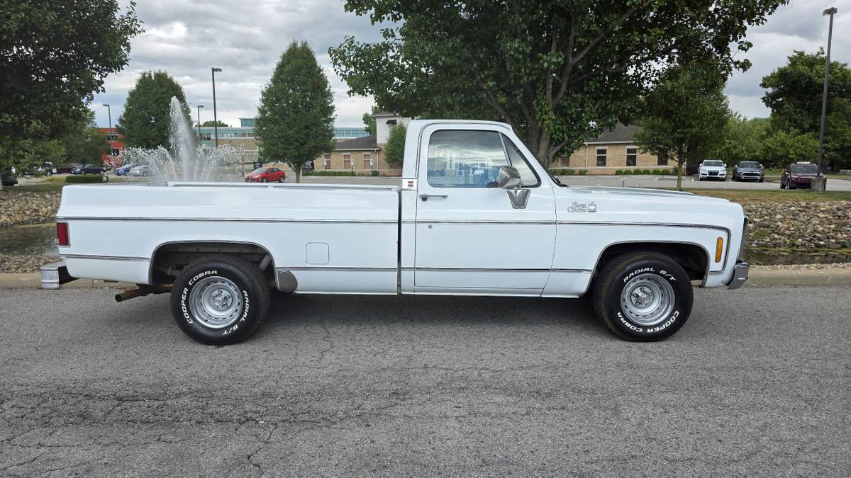 Gmc-sierra-classic-15-1980-white-1