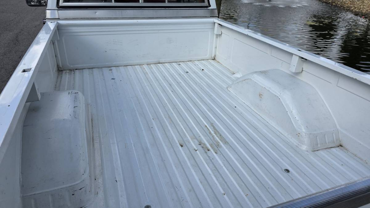 Gmc-sierra-classic-15-1980-white-5