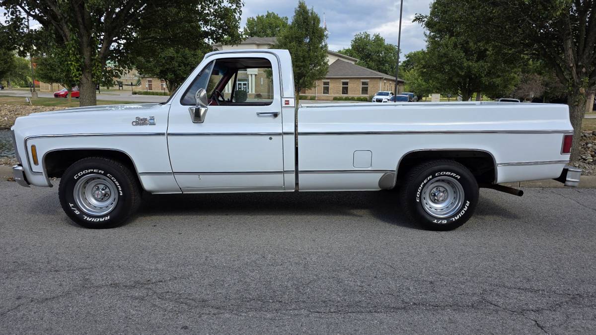 Gmc-sierra-classic-15-1980-white-8