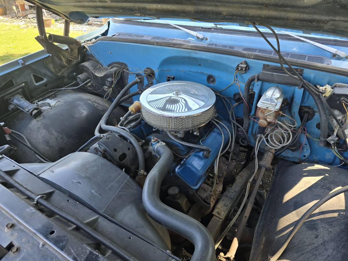 Gmc-sierra-grande-1975-blue-2