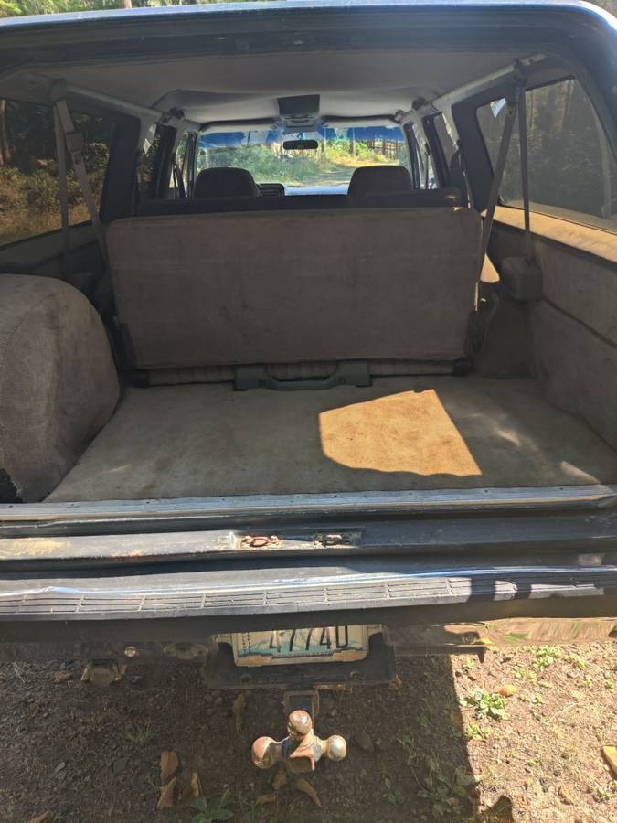 Gmc-suburban-1500-1990-blue-15