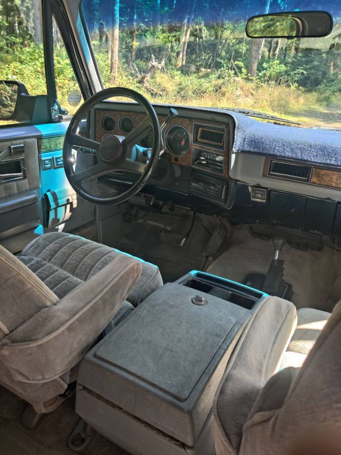 Gmc-suburban-1500-1990-blue-21