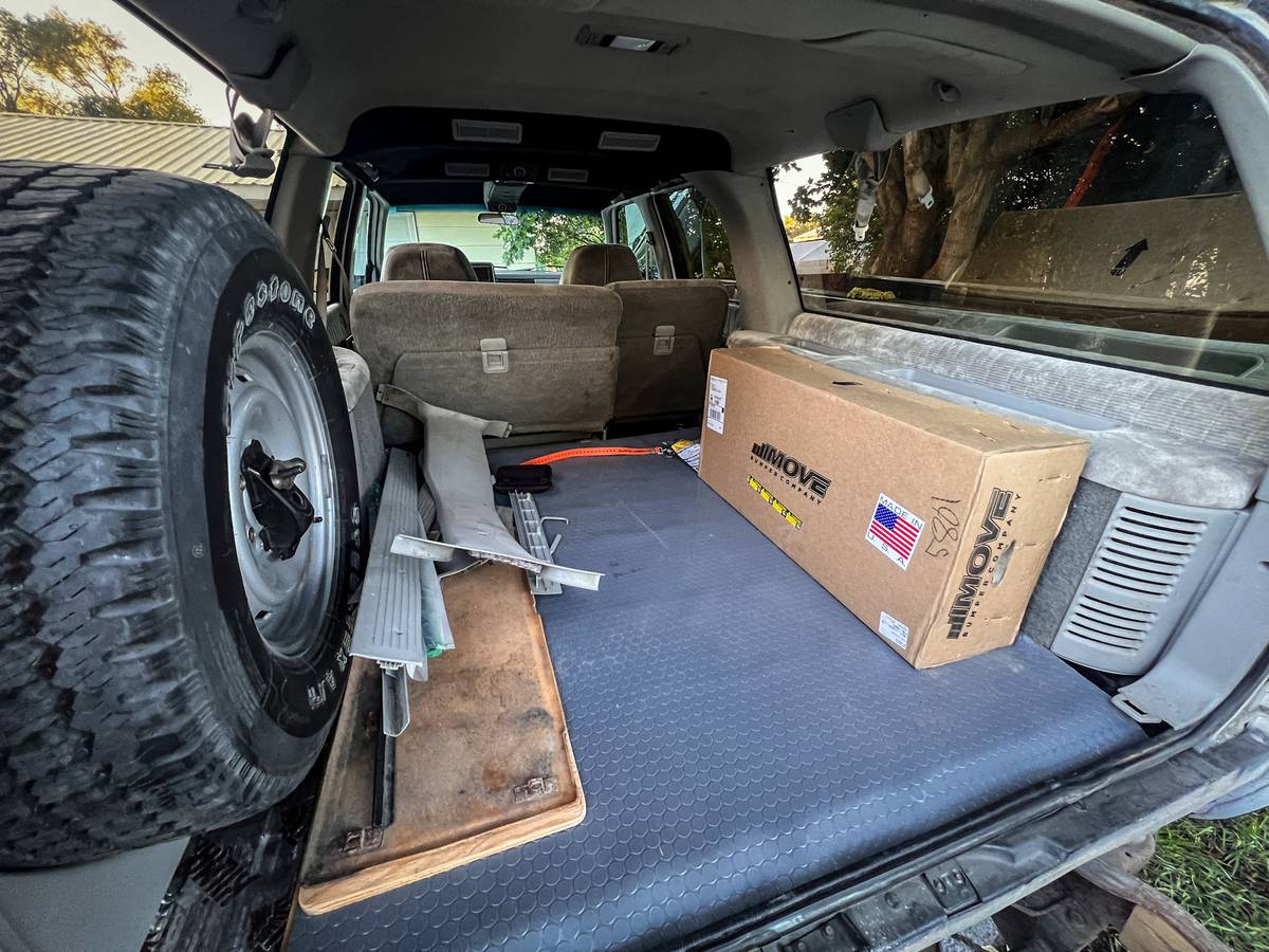 Gmc-suburban-1500-1992-brown-6