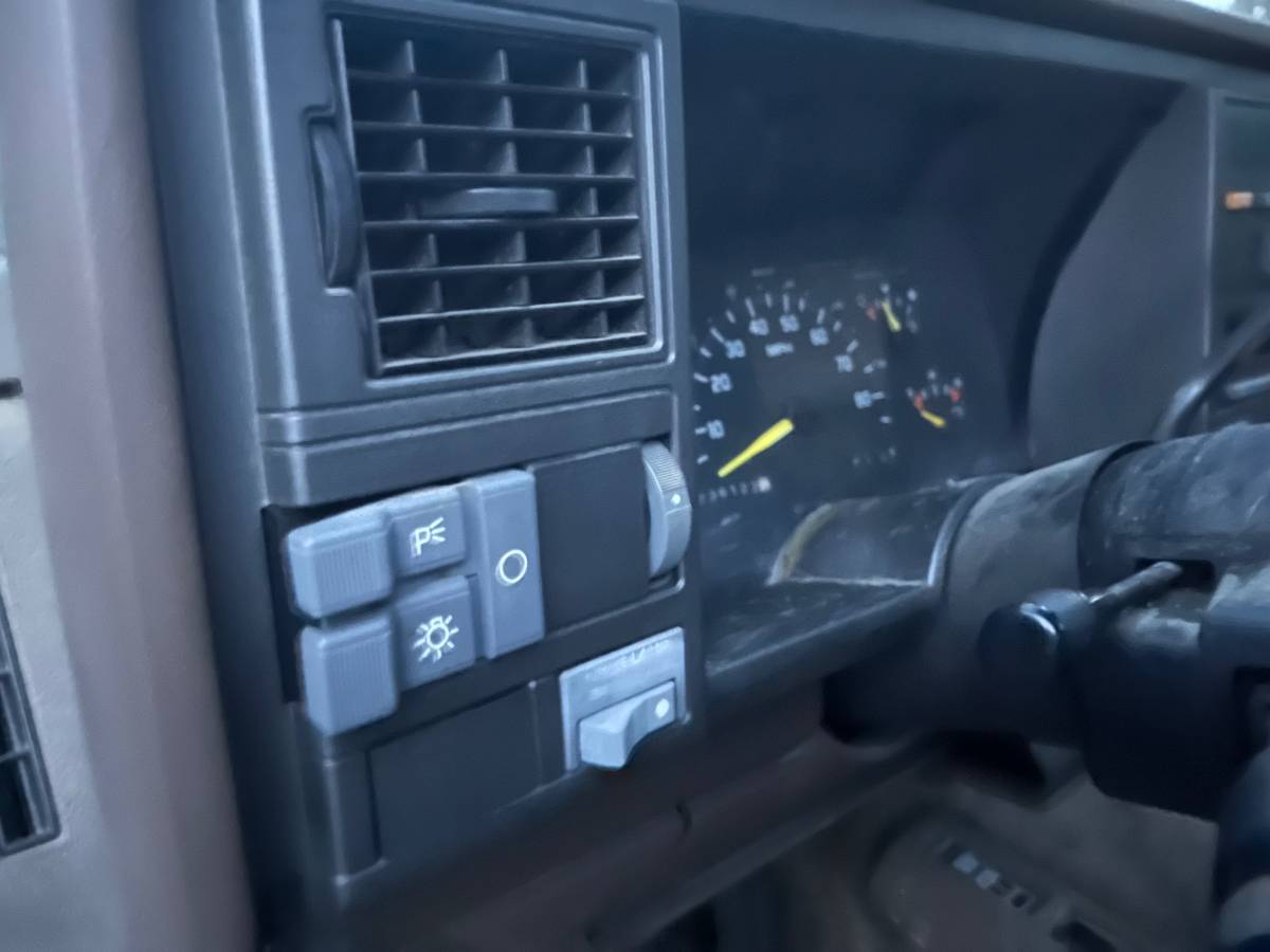 Gmc-suburban-1500-1993-11