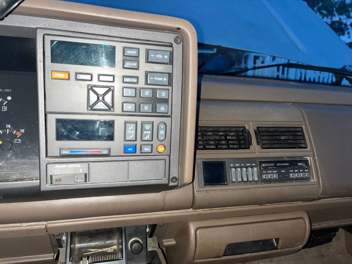 Gmc-suburban-1500-1993-13