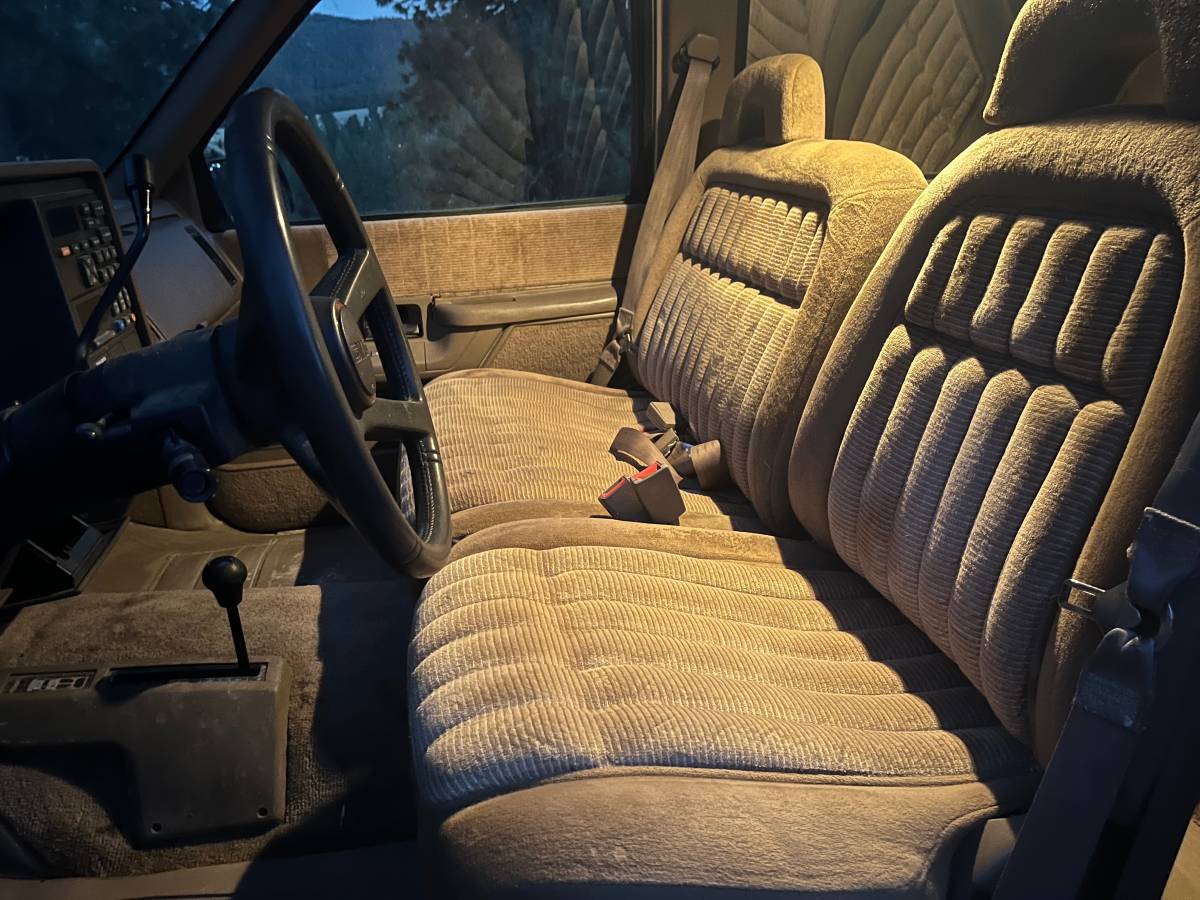 Gmc-suburban-1500-1993-9