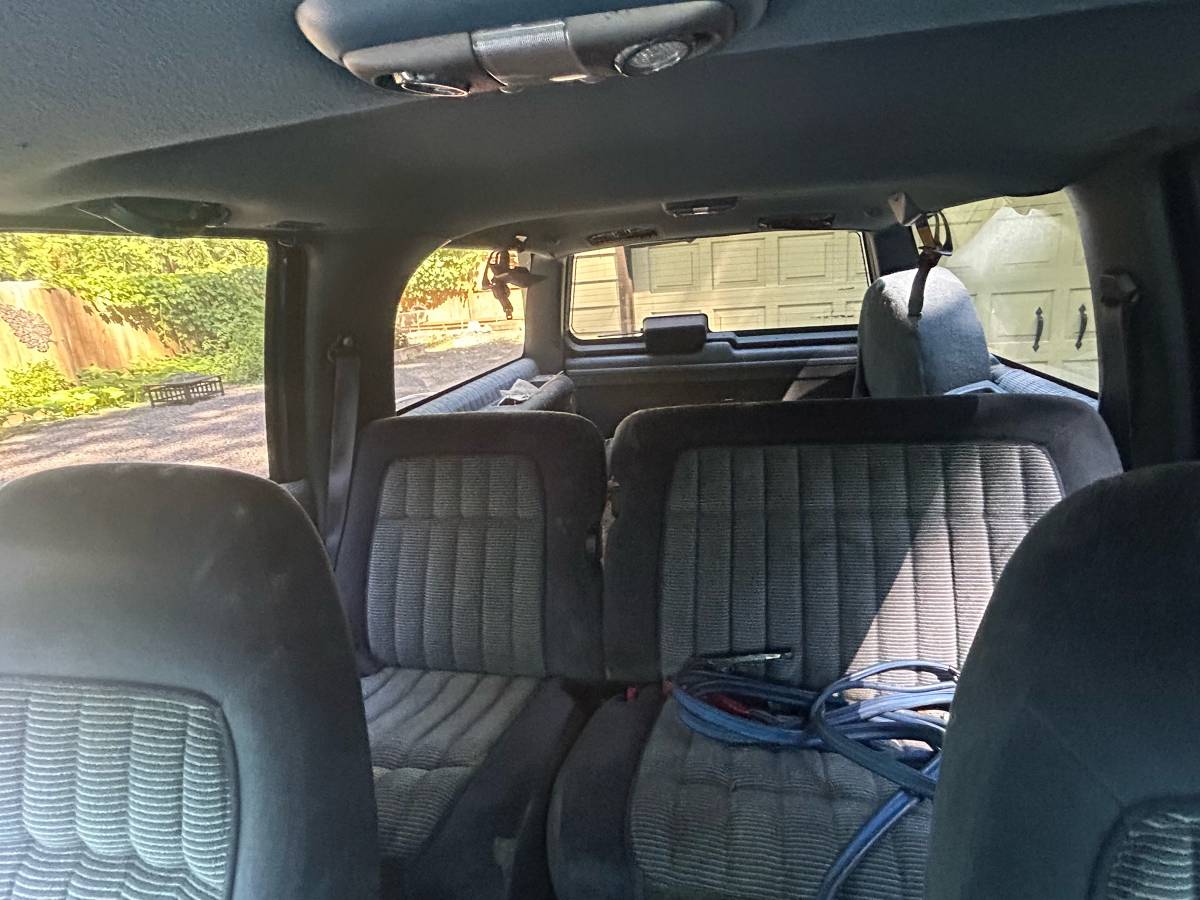 Gmc-suburban-1500-1993-blue-4