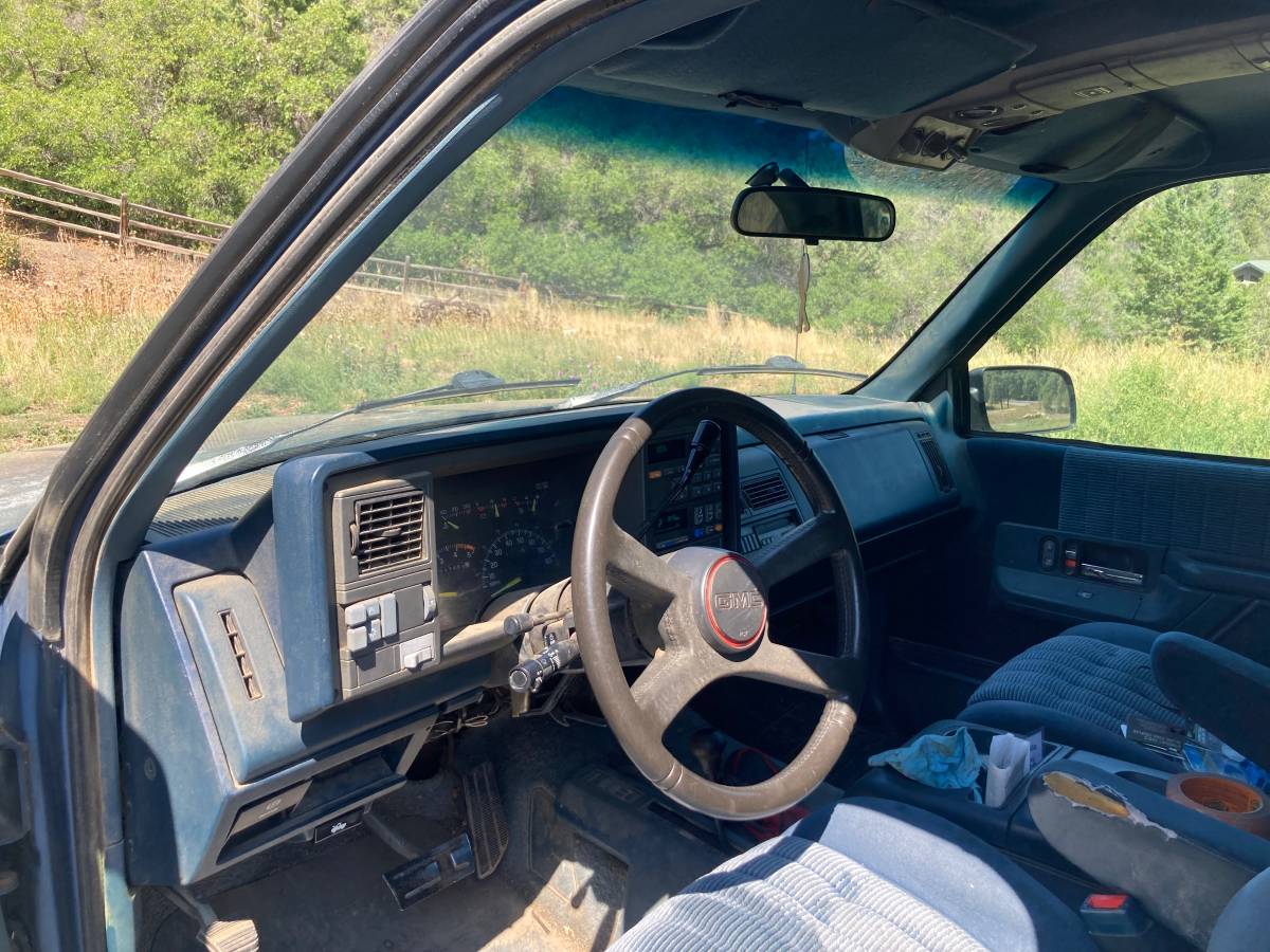 Gmc-suburban-1500-1994-grey-5