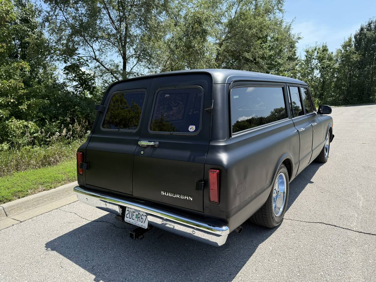 Gmc-suburban-1971-black-3