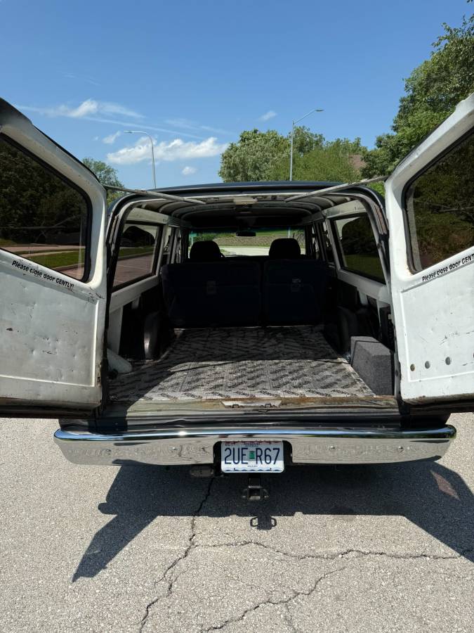 Gmc-suburban-1971-black-8