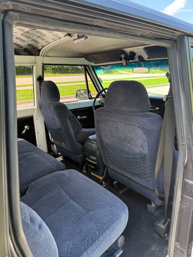 Gmc-suburban-1971-black-9