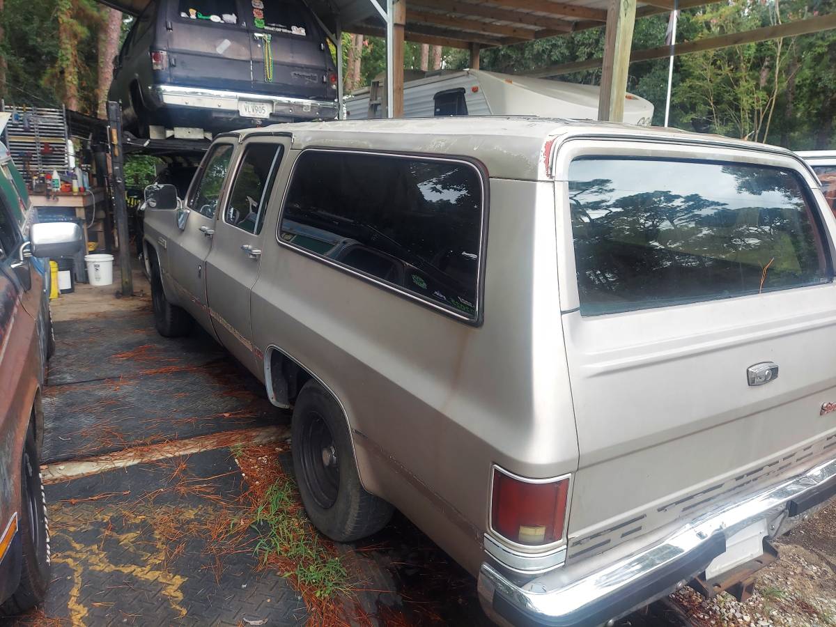Gmc-suburban-1986-11