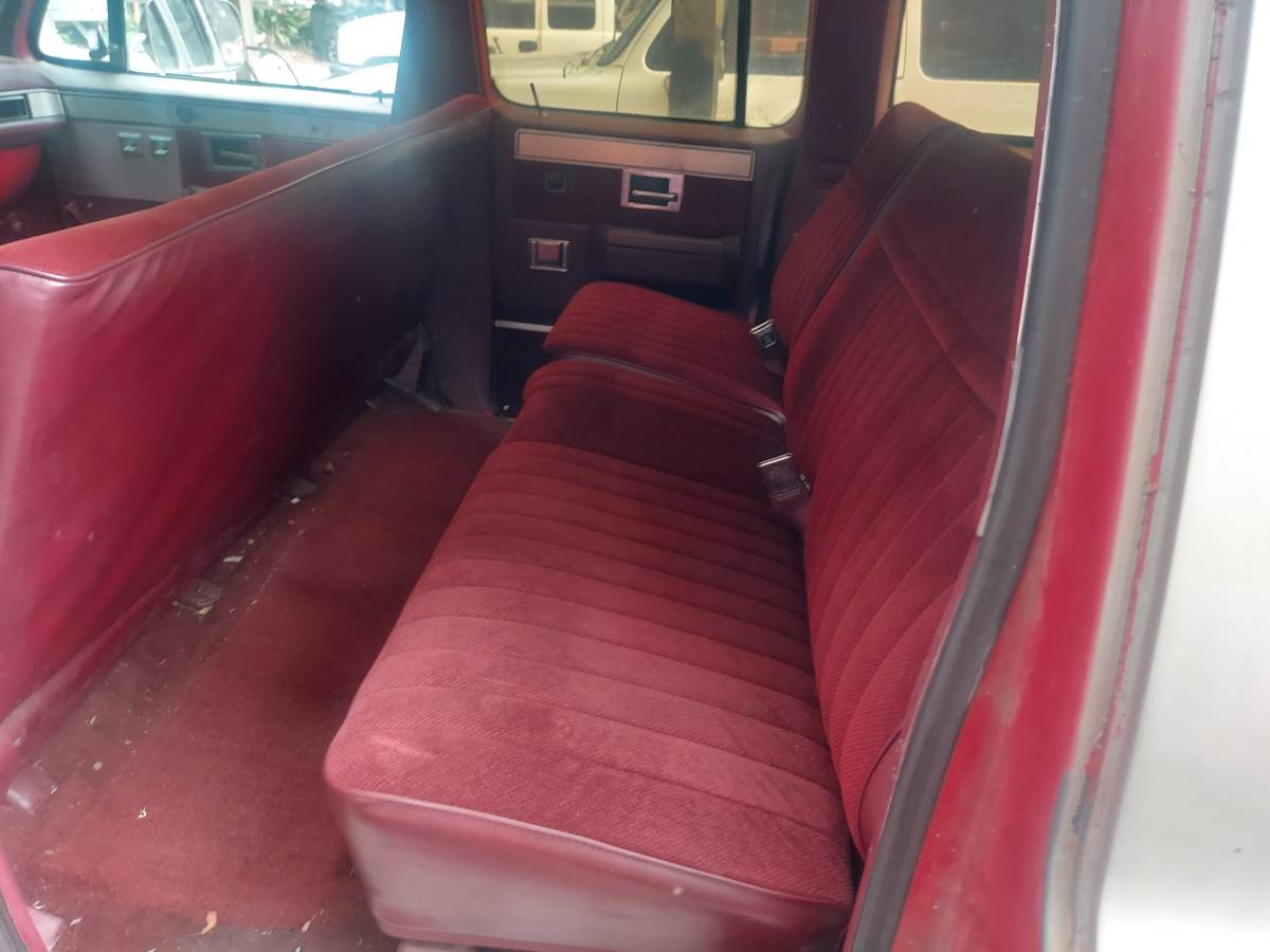 Gmc-suburban-1986-7