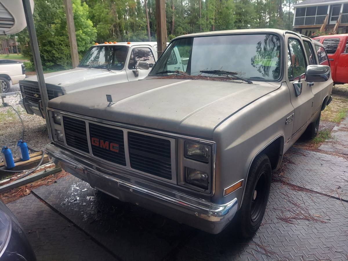 Gmc-suburban-1986-9