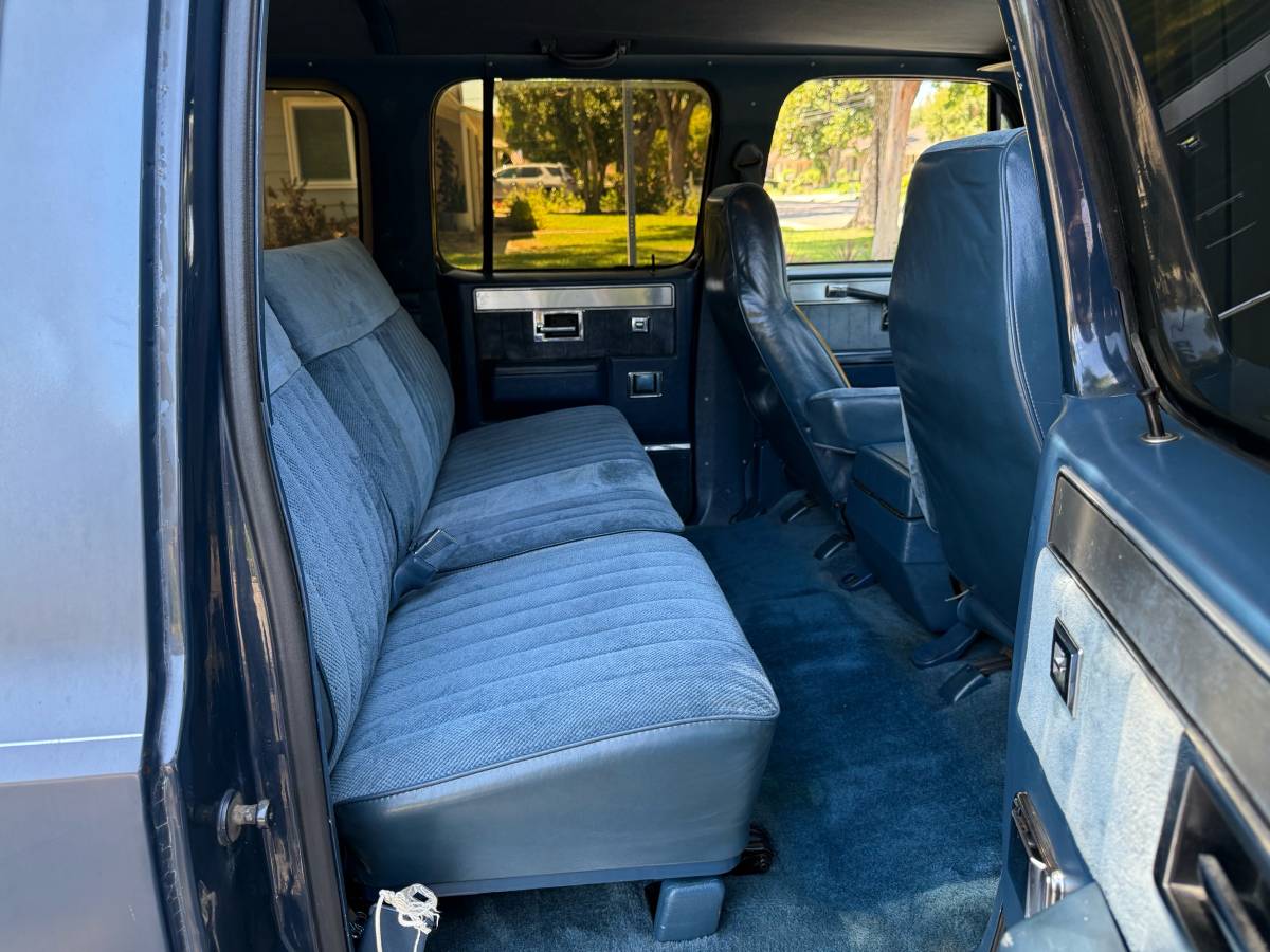Gmc-suburban-1988-10