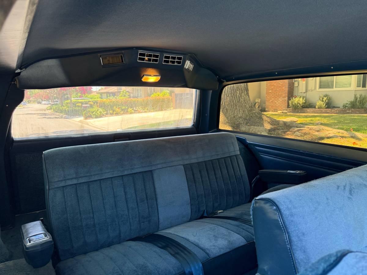 Gmc-suburban-1988-11