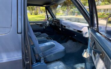 Gmc-suburban-1988-7
