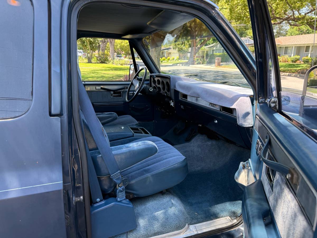 Gmc-suburban-1988-7