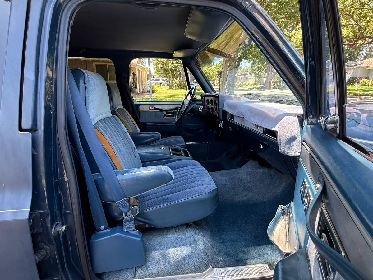 Gmc-suburban-1988-8