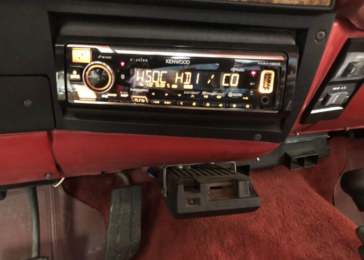 Gmc-suburban-1990-red-2