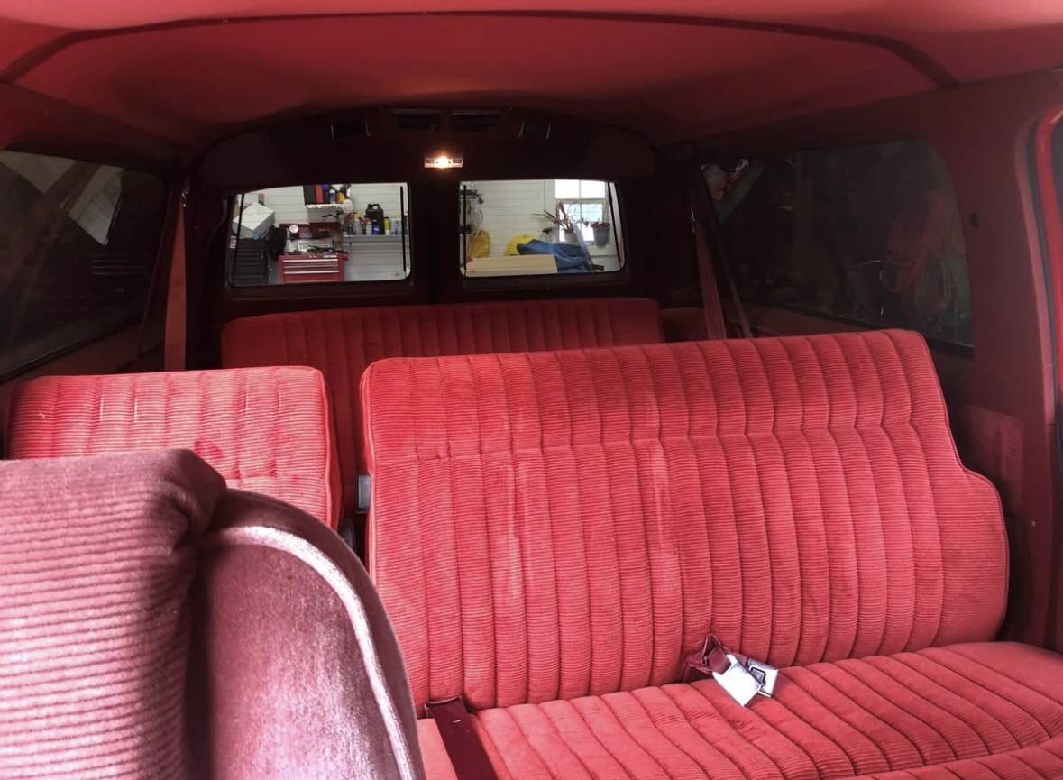Gmc-suburban-1990-red-5
