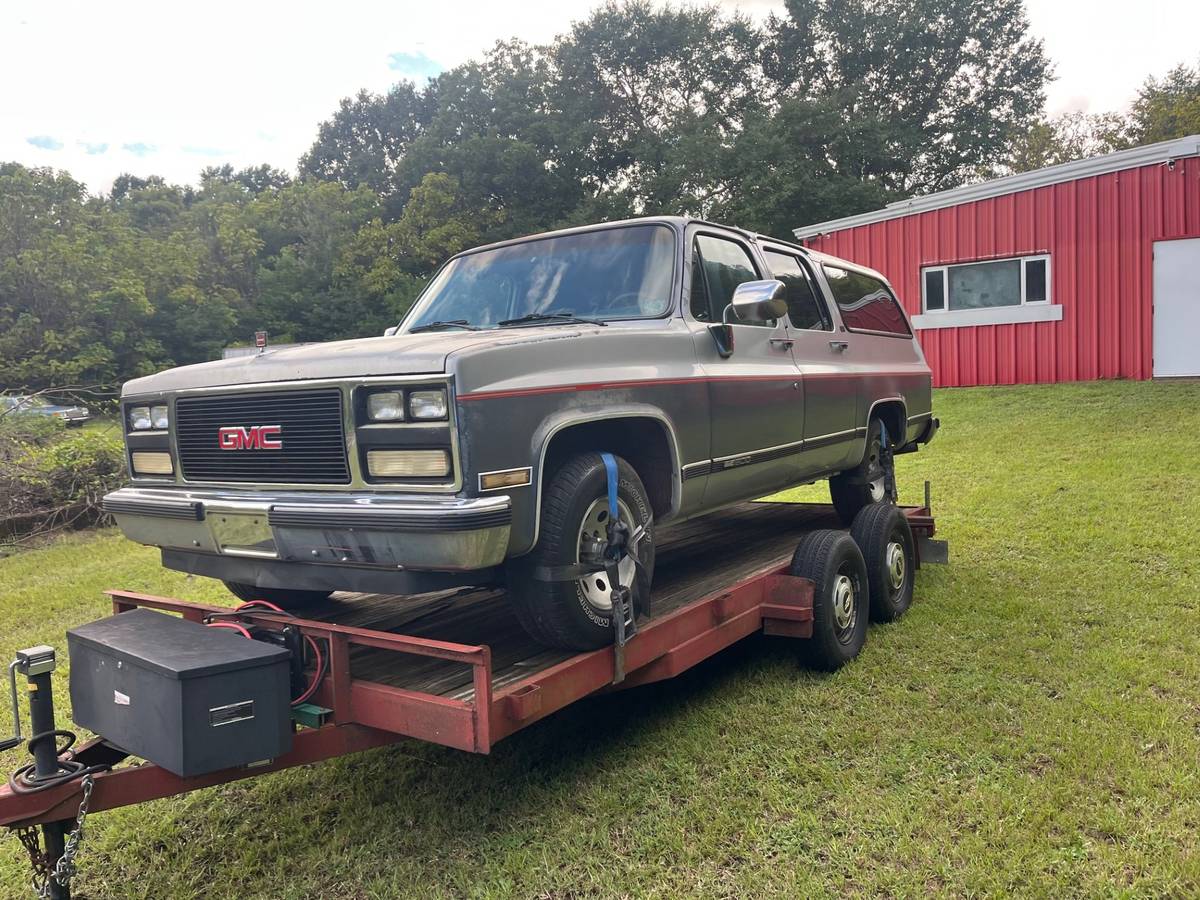 Gmc-suburban-1990-silver-1