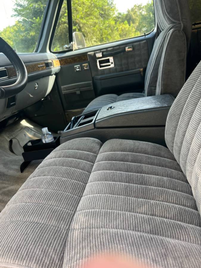 Gmc-suburban-1990-silver-3