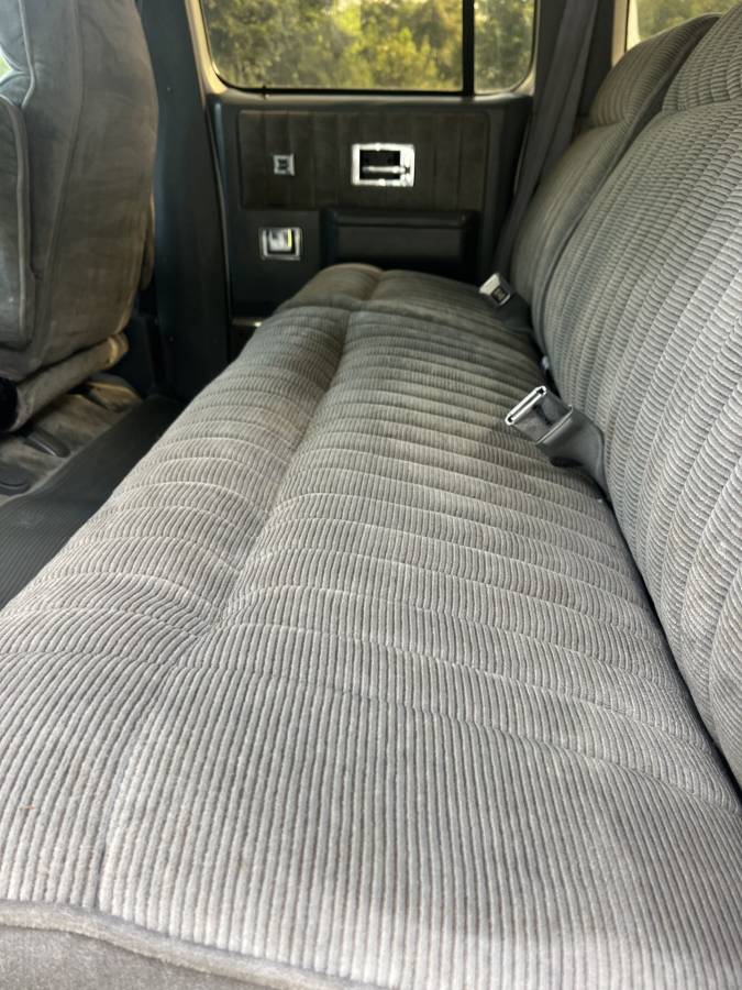 Gmc-suburban-1990-silver-5