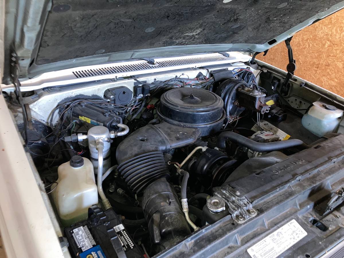 Gmc-suburban-2500-1989-white-2