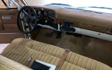 Gmc-suburban-2500-1989-white-7