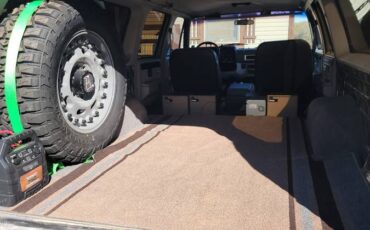 Gmc-suburban-2500-1991-grey-10