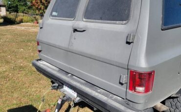 Gmc-suburban-2500-1991-grey-9