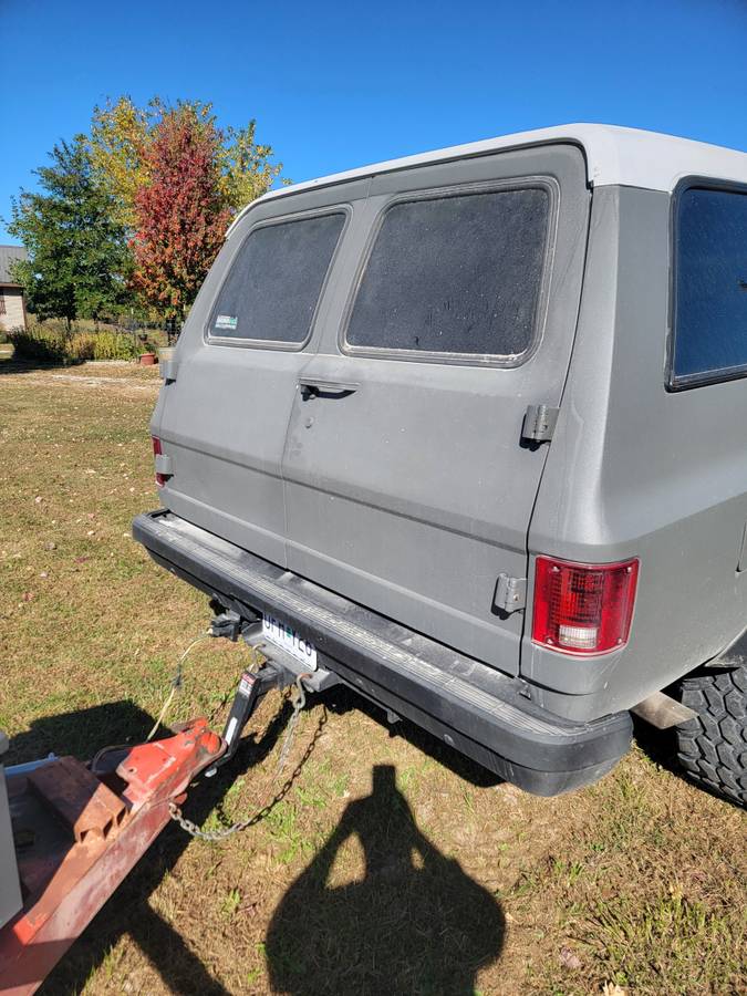 Gmc-suburban-2500-1991-grey-9