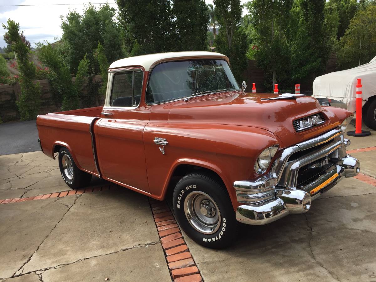 Gmc-suburban-carrier-1955-brown-3