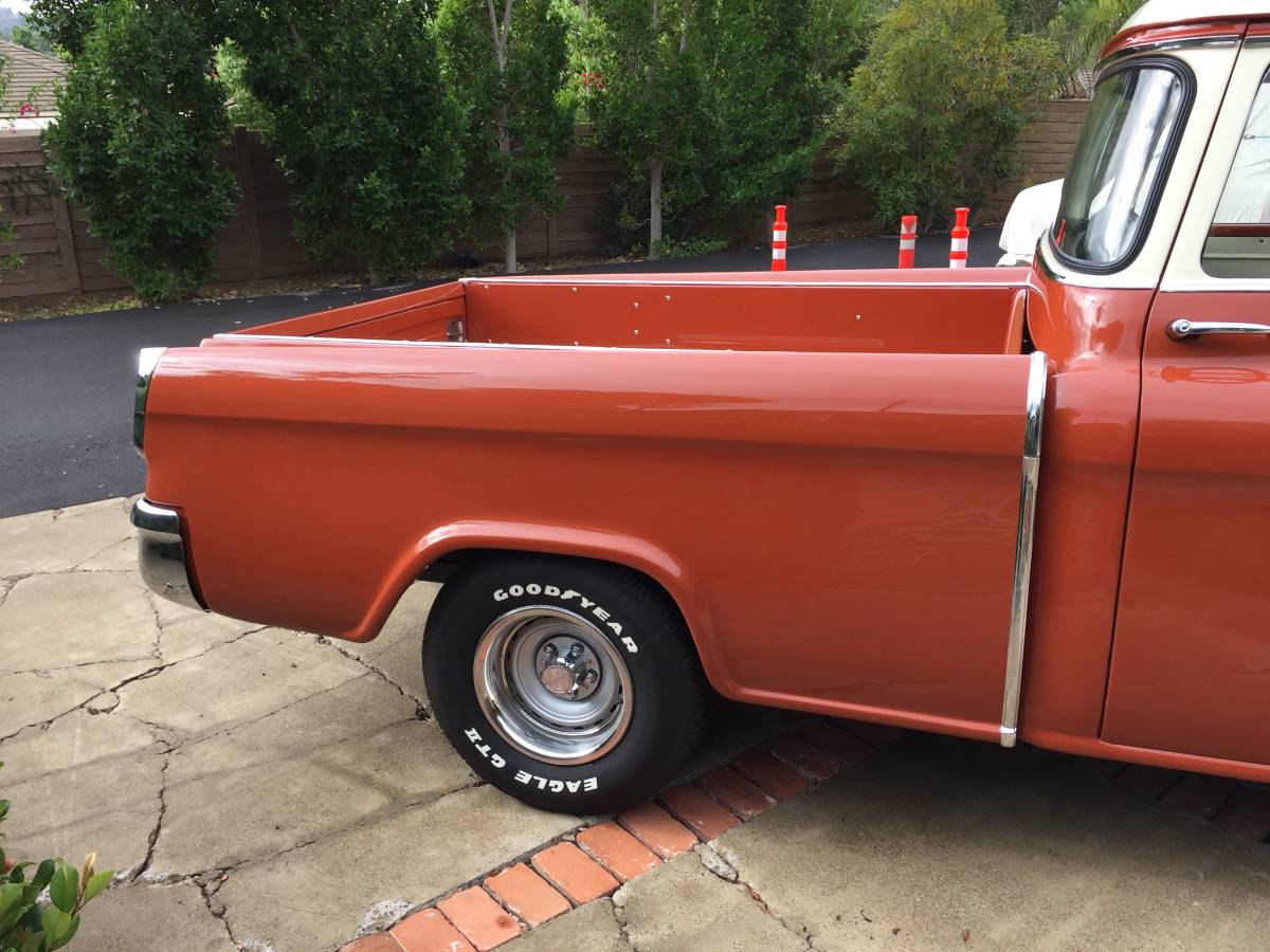 Gmc-suburban-carrier-1955-brown-5