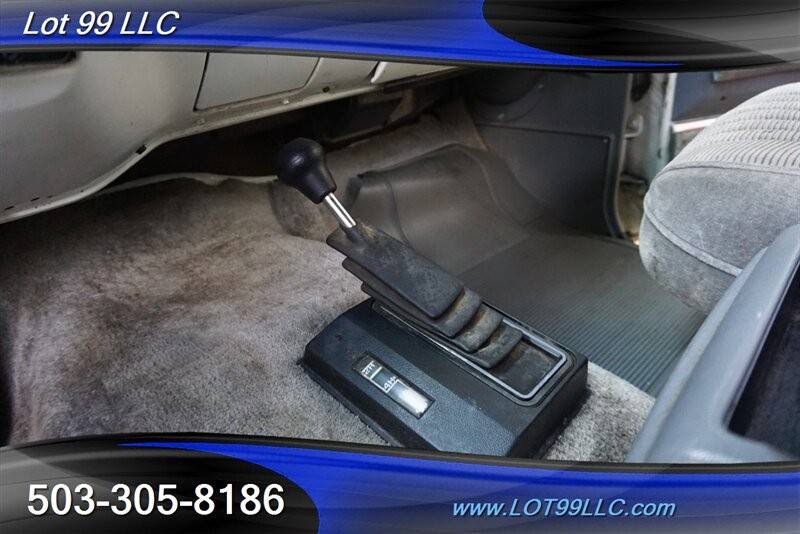 Gmc-suburban-v1500-4dr-v8-auto-1989-white-21