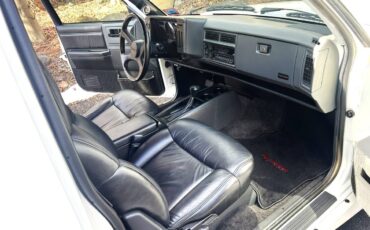 Gmc-typhoon-1993-white-14